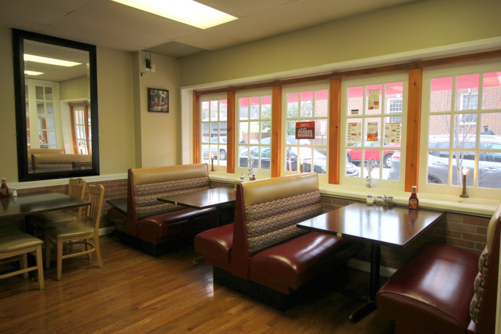 Bella Pizza & Grill Haddonfield NJ seating