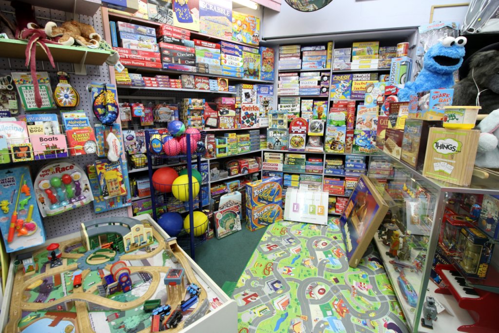 Happy Hippo Toys, Haddonfield NJ – See-Inside Toy Store