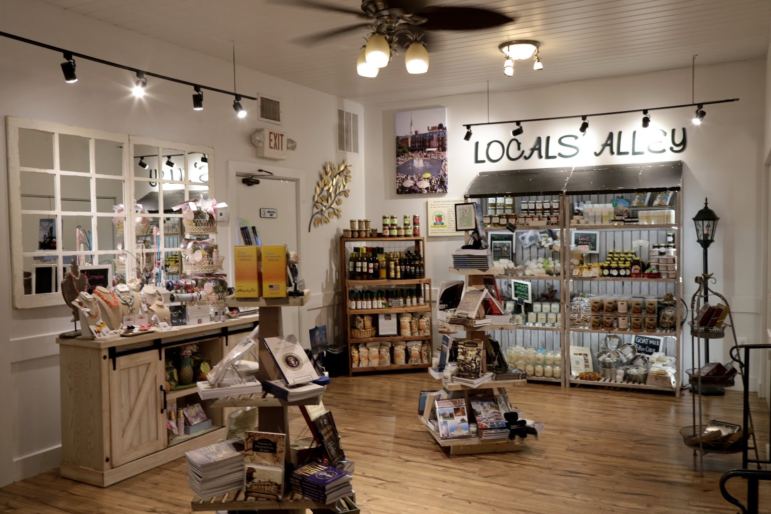 The Old Town Shop – Alexandria, VA – See-Inside Gift Shop