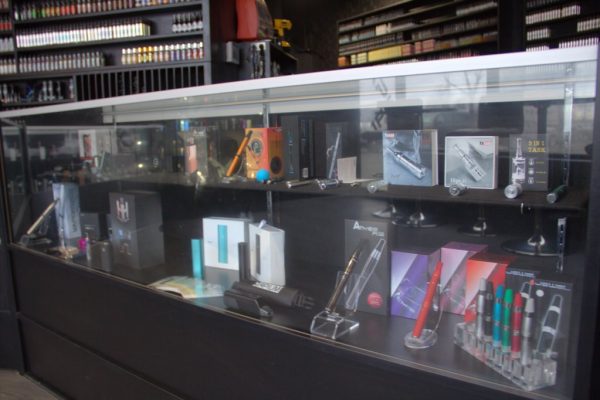 VapeL1FE Edison NJ vape store display