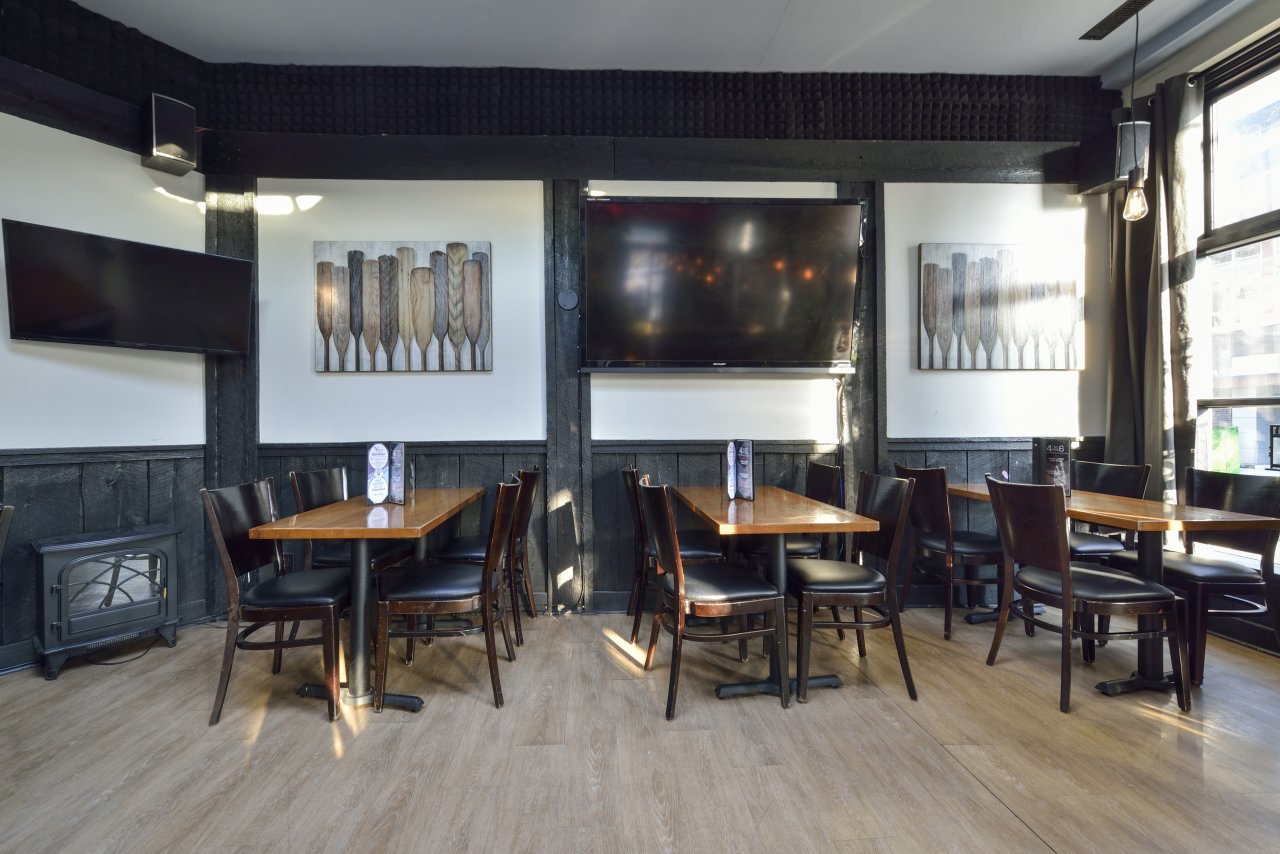 The Stone Lion – Toronto, ON – See-Inside Gastropub