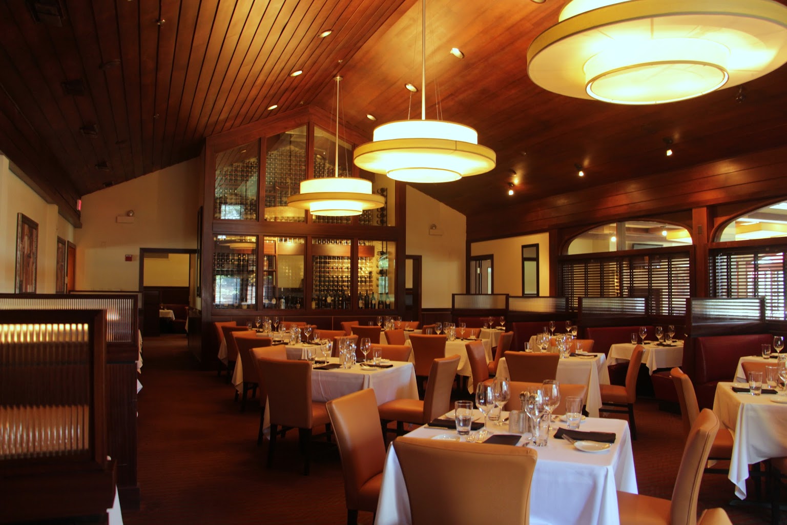 Sullivan's Steakhouse Lincolnshire, IL dining area