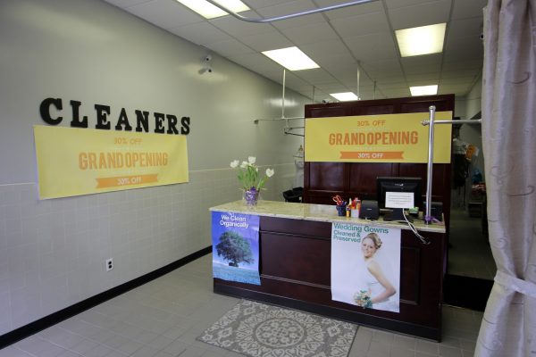 G&G Cleaners in Philadelphia, PA front desk