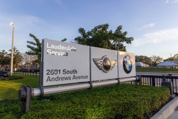 sign at Service Center - BMW of Fort Lauderdale, FL