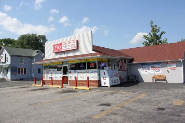 store front of Pike Wines & Liquors in Hammonton, NJ