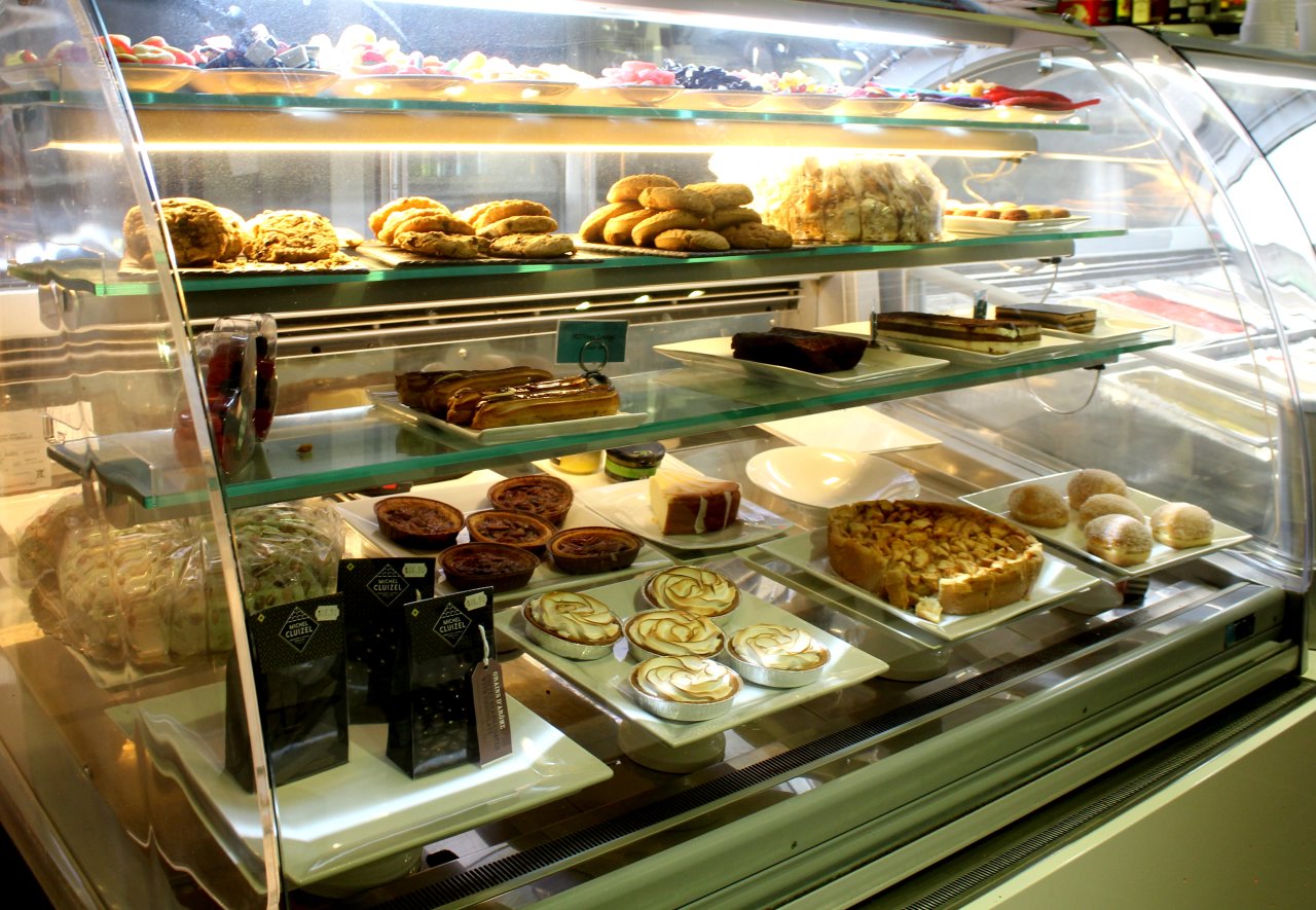 Rendez Vous Lounge Restaurant Sint Maarten dessert display