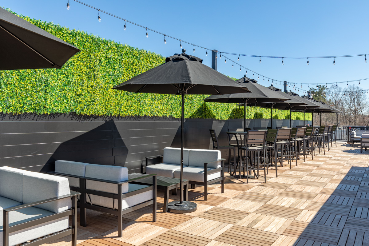 patio seating at Two Cities Pizza Co., Suwanee, GA Pizzeria