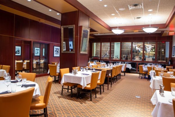 Sullivan's Steakhouse restaurant in Omaha, NE dining area