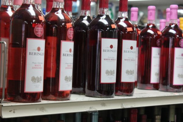 Laurelwood Liquors Lindenwold NJ Beringer white zinfandel