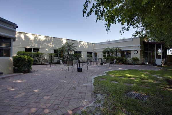 Banyan Boca Raton Drug Addiction Treatment Center courtyard