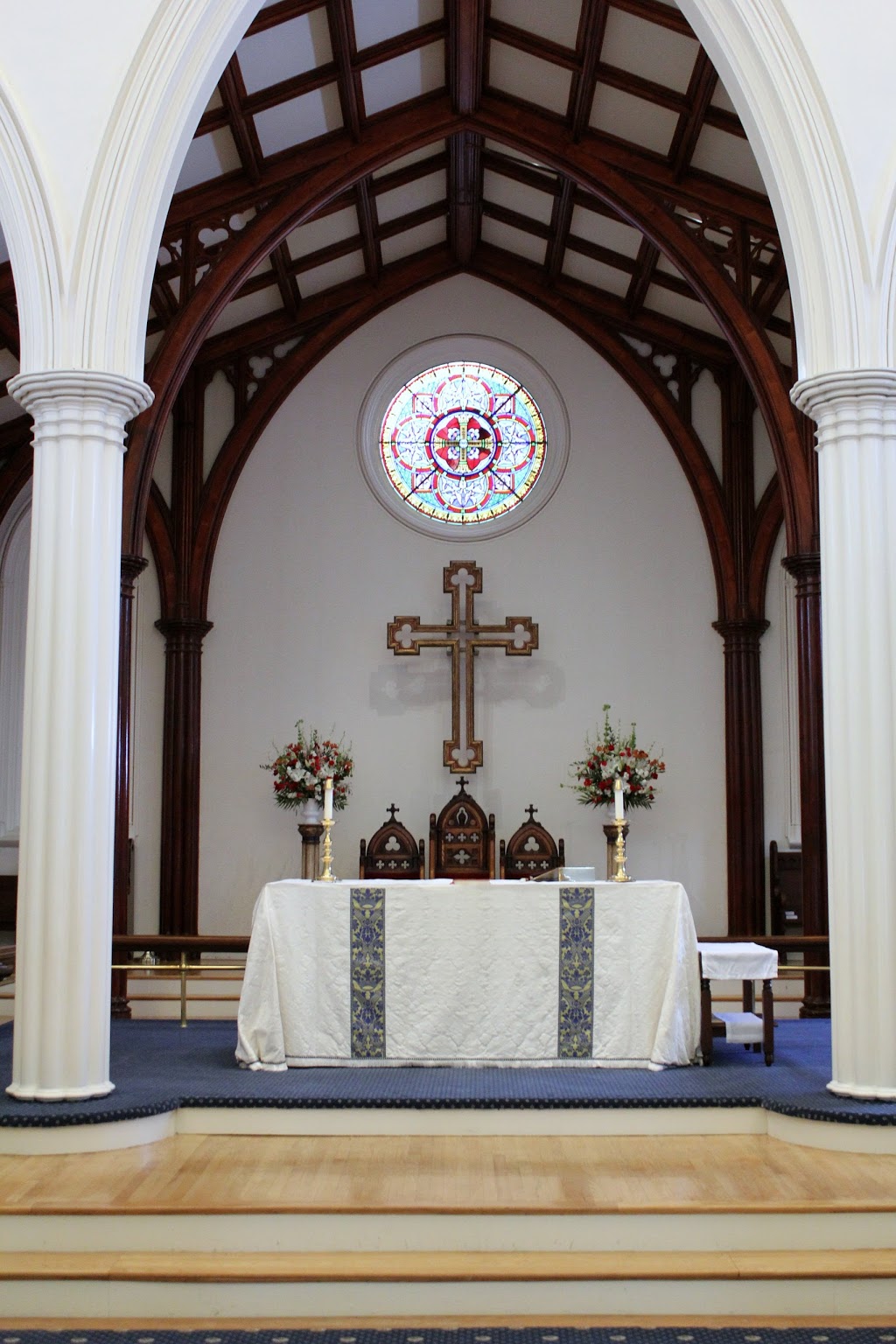 St. Paul's Episcopal Church Alexandria, VA sanctuary apse ambulatory