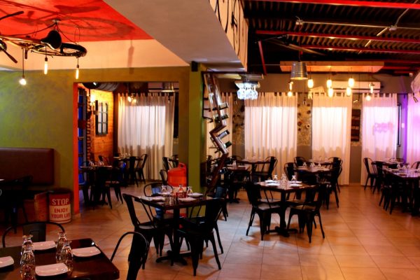 Mashawi Divino Guaynabo Puerto Rico restaurant table seating