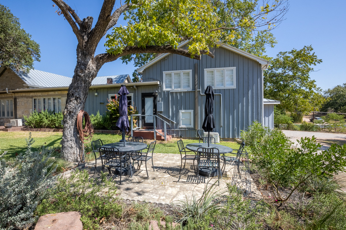 patio at The Evers House, Fredericksburg, TX 360 Virtual Tour for Hotel