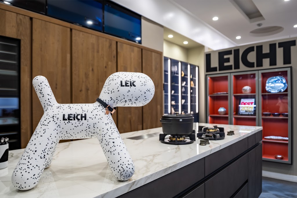 dog scuplture in Leicht, Greenwich, CT 360 Virtual Tour for Kitchen remodeler