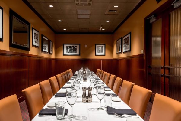 Sullivan's Steakhouse restaurant in Baton Rouge, LA private dining room