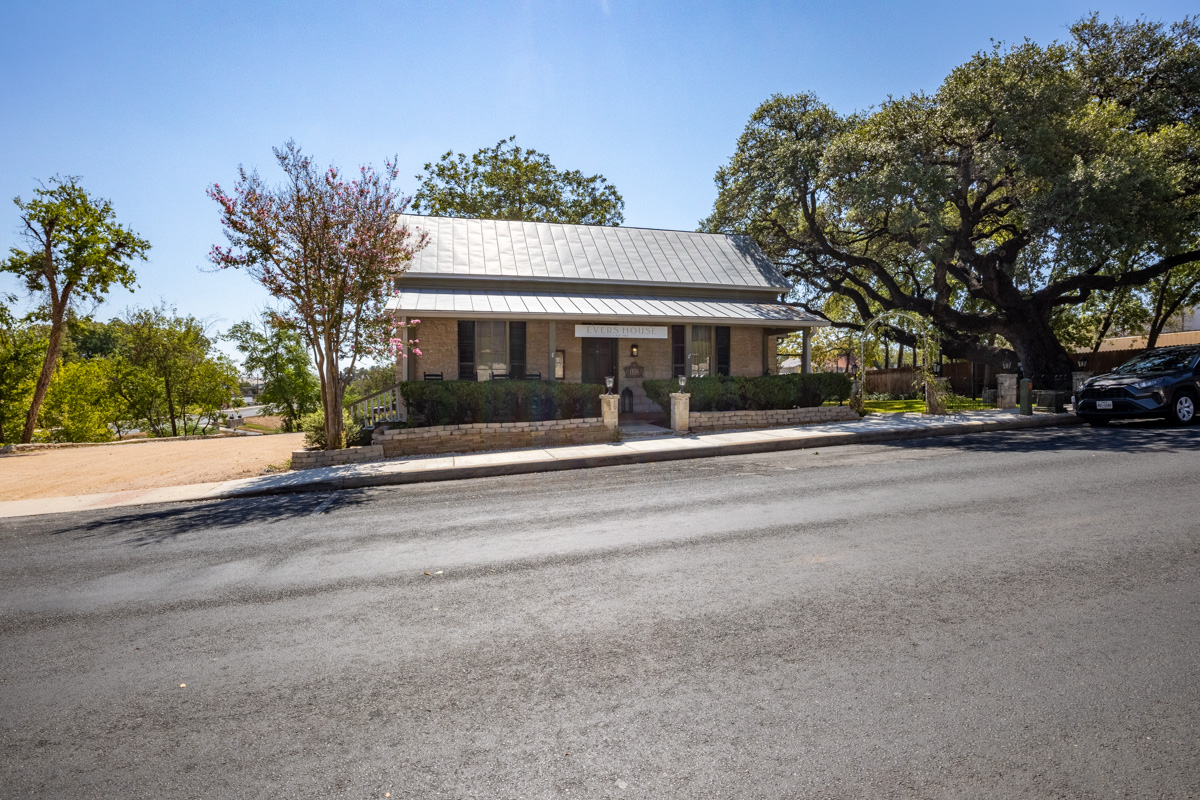 front exterior of The Evers House, Fredericksburg, TX 360 Virtual Tour for Hotel