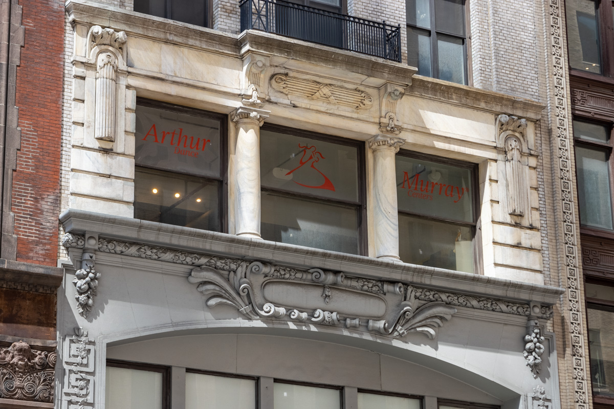 exterior of Arthur Murray Manhattan 5th Avenue 360 Virtual Tour for Dance school