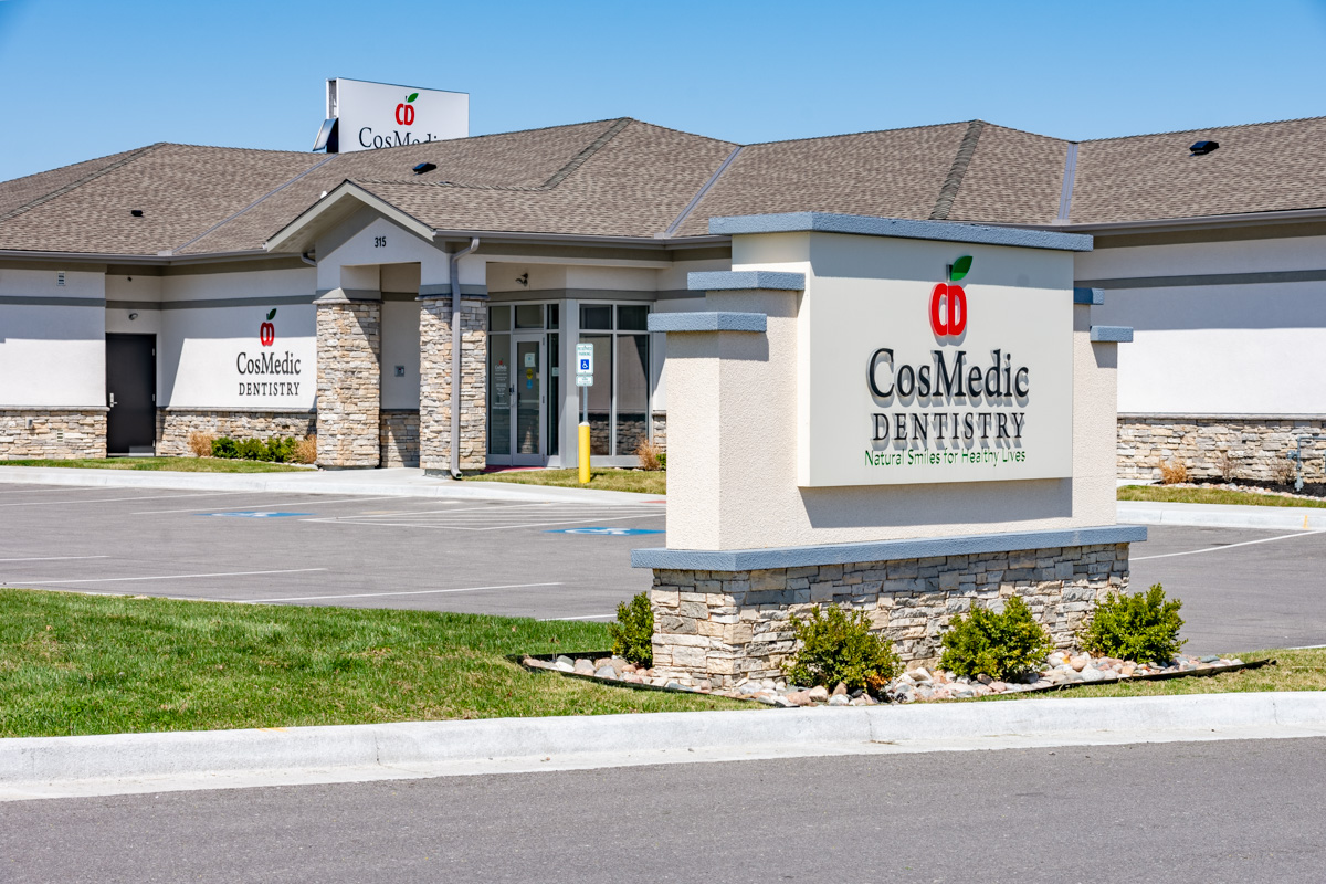 store front exterior of CosMedic Dentistry, Cameron, MO 360 Virtual Tour for Dentist