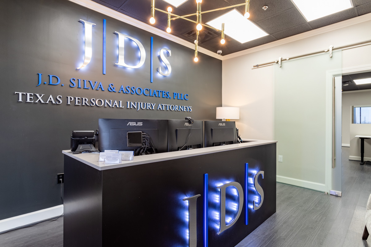 front desk of J.D. Silva & Associates, PLLC, Pearland, TX Personal Injury Attorney Office