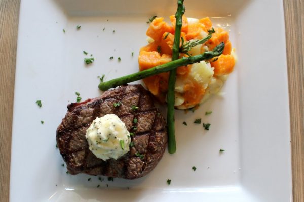 Cacio e Pepe Artesia II, Guaynabo Puerto Rico‎ steak potatos asparagus sweet potato