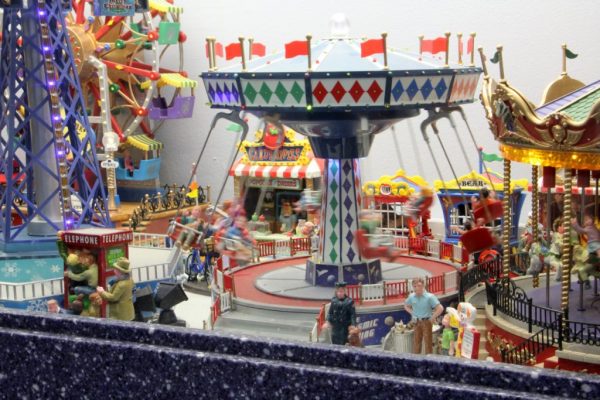 Ice Cream Parlour Cherry Hill NJ carnival fair ground miniture carousel ferris wheel spinning swing ride