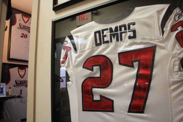 Advanced Chiropractic and Wellness Center Pennsauken Township NJ Neil Liebman autographed Quintin Demps Houston Texans Jersey 27