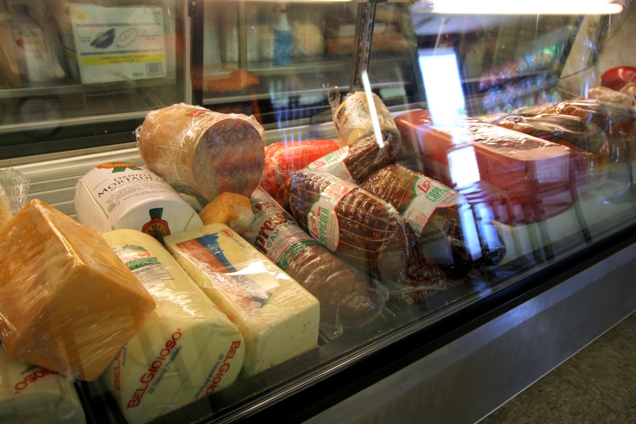 Lou & Ann’s Delicatessen, Cherry Hill Deli – See-Inside