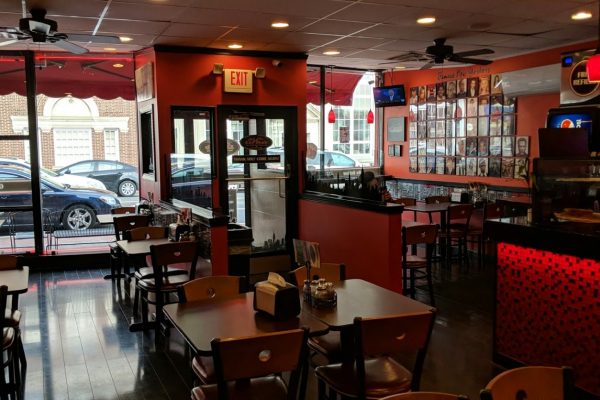 dining at La Vita's Pizza - Mount Holly, NJ - Pizza Parlor