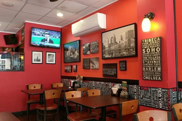 seating at La Vita's Pizza - Mount Holly, NJ - Pizza Parlor