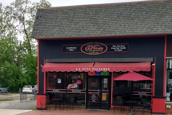 store front of La Vita's Pizza - Mount Holly, NJ - Pizza Parlor
