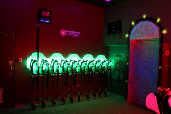 LaserZone Laser Tag Center Caguas Puerto Rico‎ aqua blue green glow