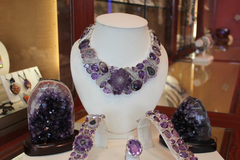 Fire & Ice Philadelphia Airport Terminal F Jewelry Store Amethyst necklace