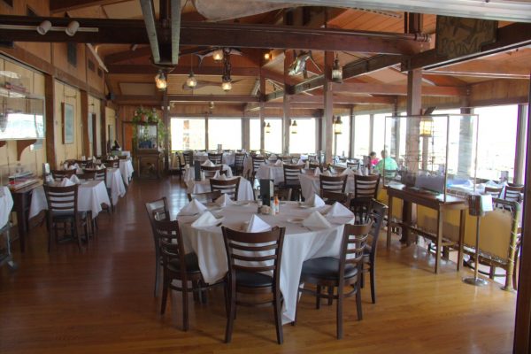 Bahrs Landing Seafood Restaurant & Marina Highlands NJ table