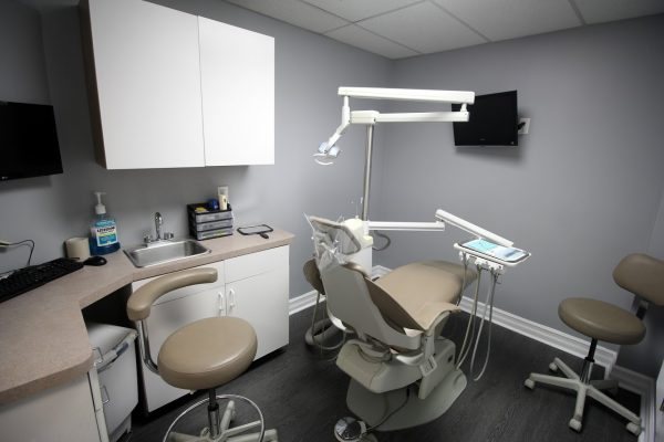 Signature Smiles Dental Office in Edison, NJ dentist chair