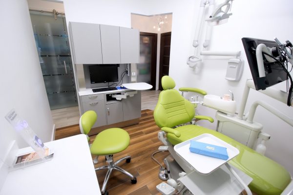 Vida Dental Spa in Whitestone, NY exam room dentist chair