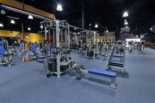 exercise machianes at Crunch Fitness Gym and Health Club in Summerville, SC
