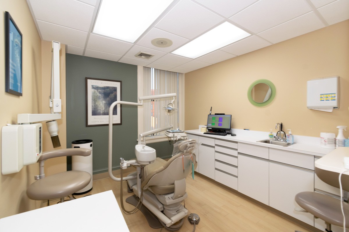 patient exam room at Peoples Dental Office in Springfield, MA