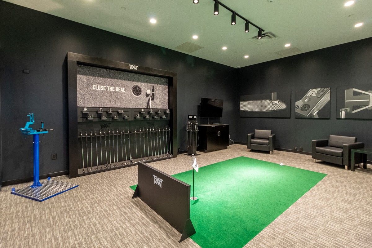 putter fitting room at PXG Detroit Parsons Xtreme Golf store in Troy, MI