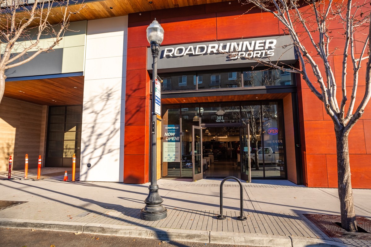 exterior store front of Road Runner Sports, Sunnyvale, CA 360 Virtual Tour for Running Shoe Stores