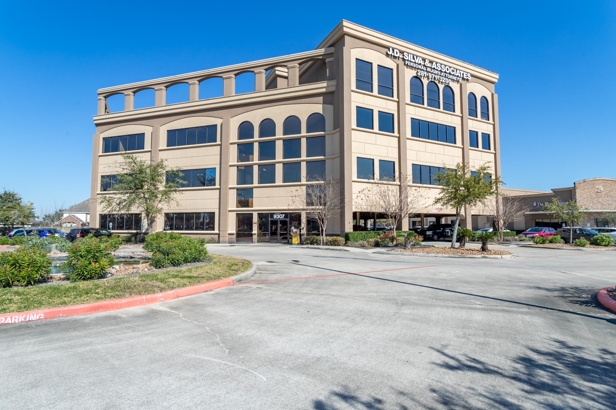 building exterior of J.D. Silva & Associates, PLLC, Pearland, TX Personal Injury Attorney Office