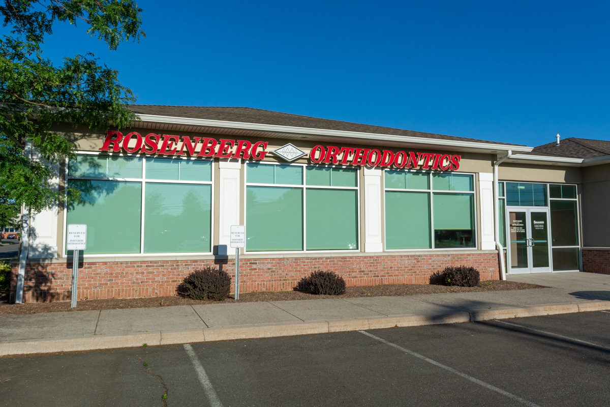 front exterior of Rosenberg Orthodontics in Newington, CT Dentist
