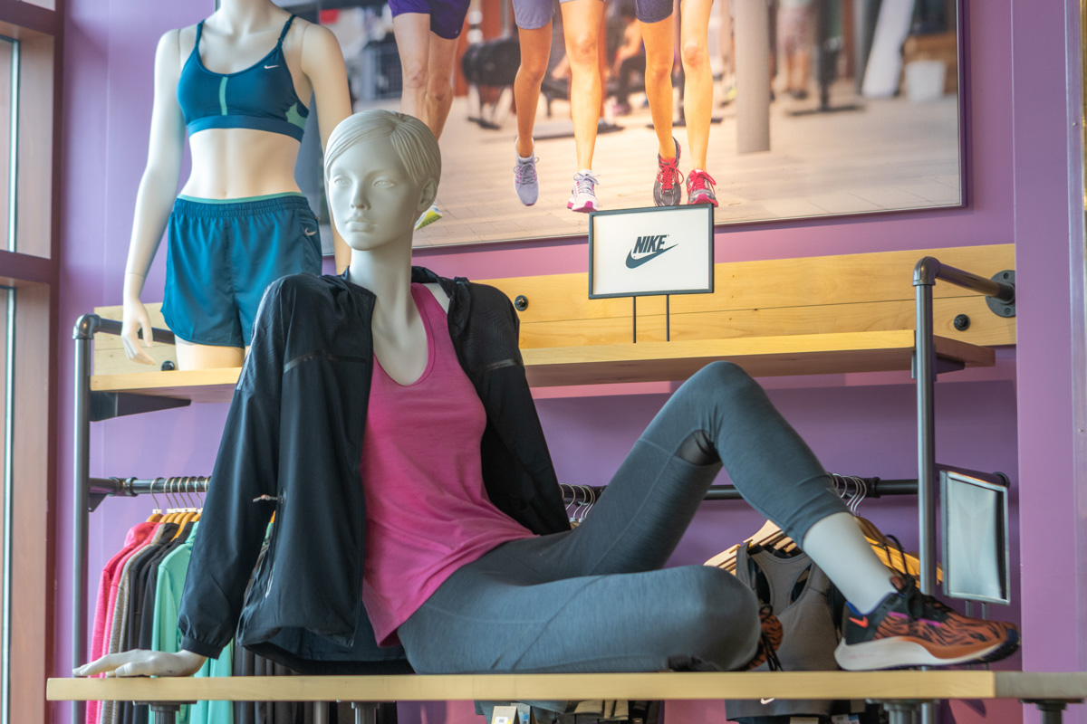 mannequin wearing sportswear at Road Runner Sports, King of Prussia, PA Running Shoe Store