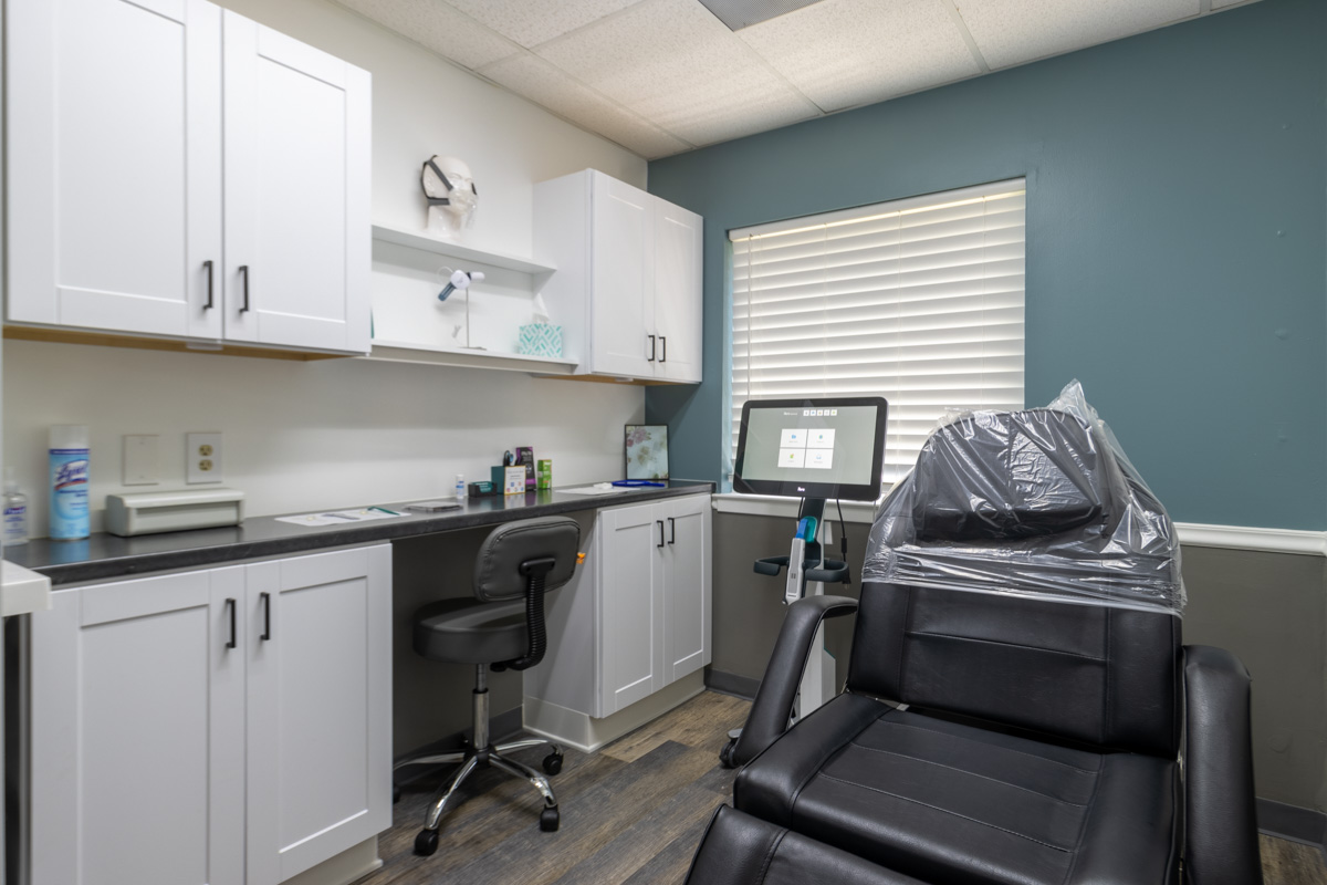 patient examination room at Better Sleep Inc. with Dr. Alina Lyons, Hamilton Township, NJ Sleep Doctor's Office