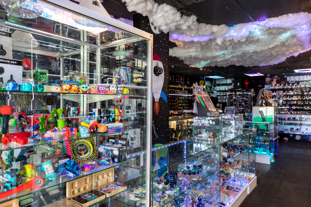 displays at Smash Glass and Vape, Aurora, CO 360 Virtual Tour for Vaporizer store