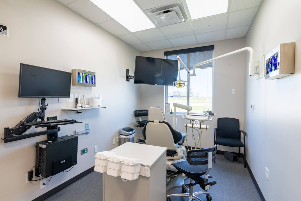 patient exam room in CosMedic Dentistry, Cameron, MO 360 Virtual Tour for Dentist
