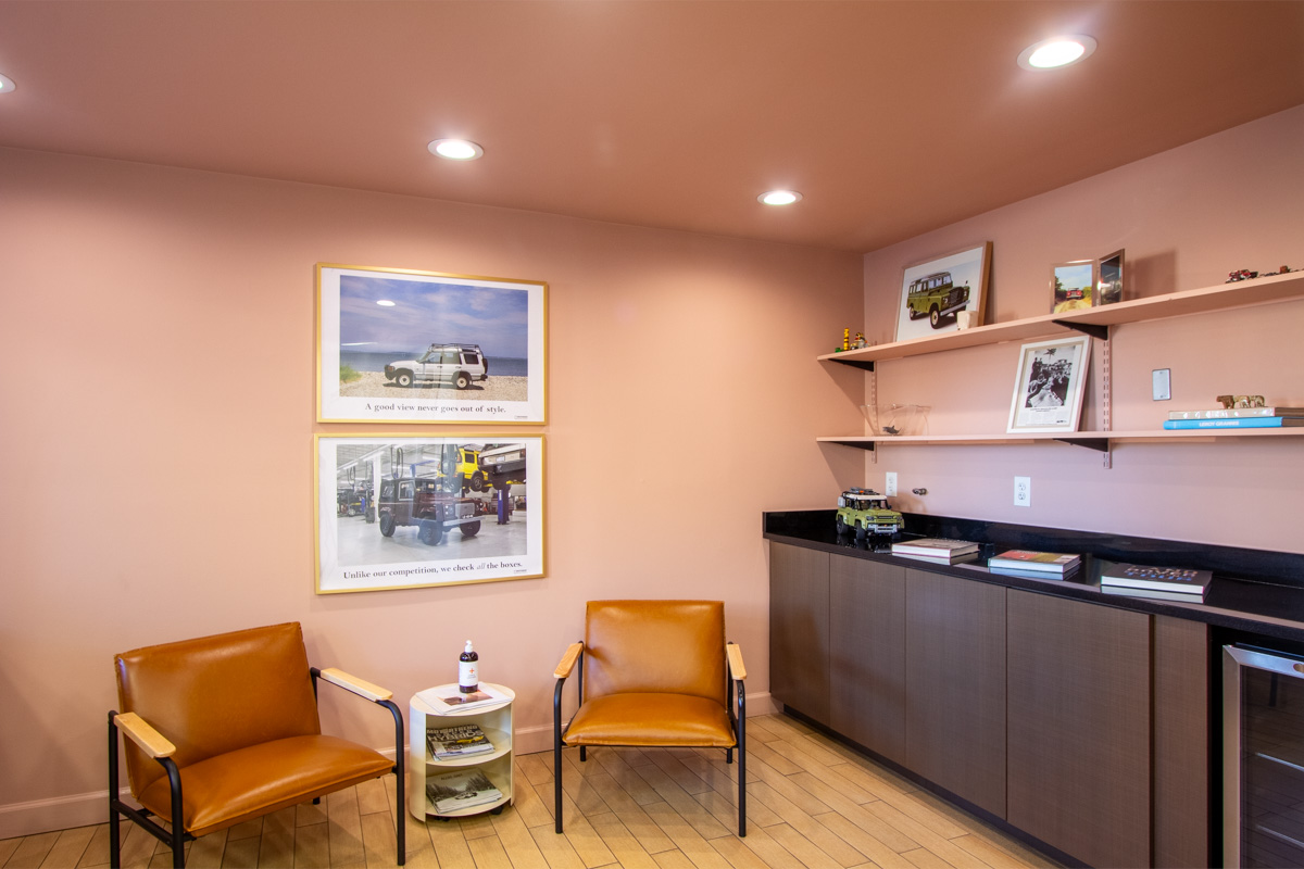 waiting room at Independent Land Rover Specialists mechanic, North Bethesda, MD 360 Virtual Tour for Auto repair shop
