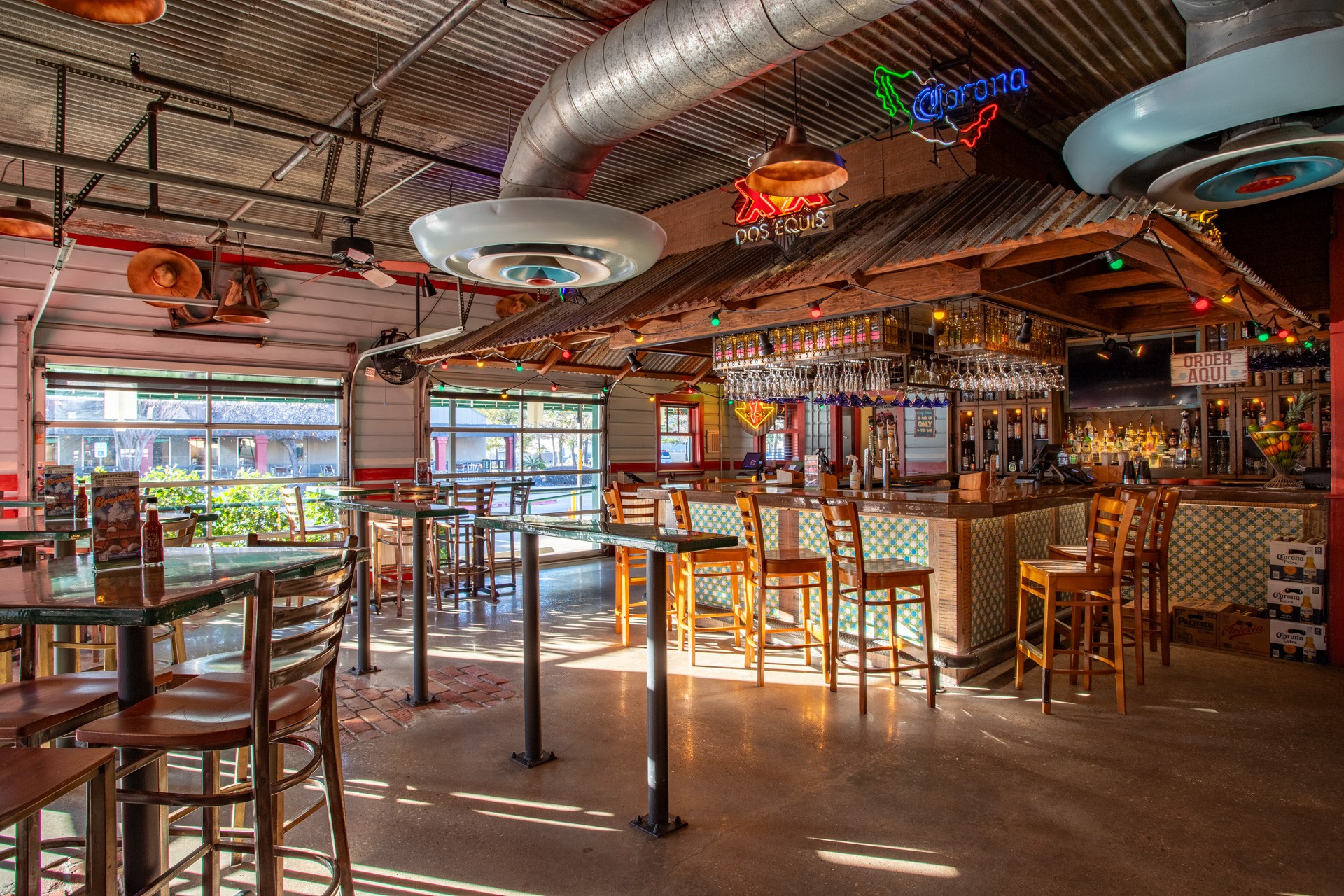 bar at Lupe Tortilla Mexican Restaurant, Tomball Houston, TX 360 Virtual Tour for Restaurant