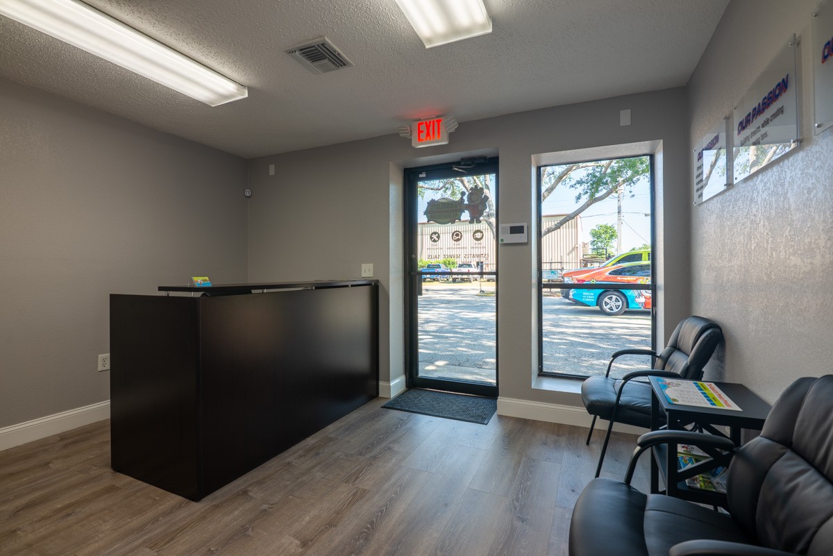 front desk of Absolute Aluminum, Bradenton, FL 360 Virtual Tour for Patio enclosure supplier