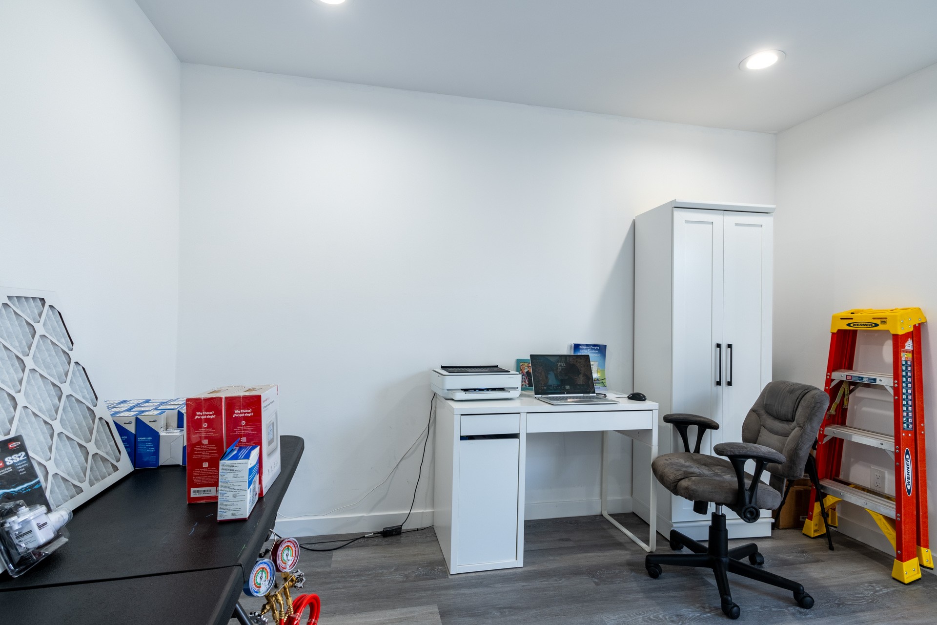 home office of Unity Construction Heating & Air, Woodland Hills, CA 360 Virtual Tour for Air conditioning repair service