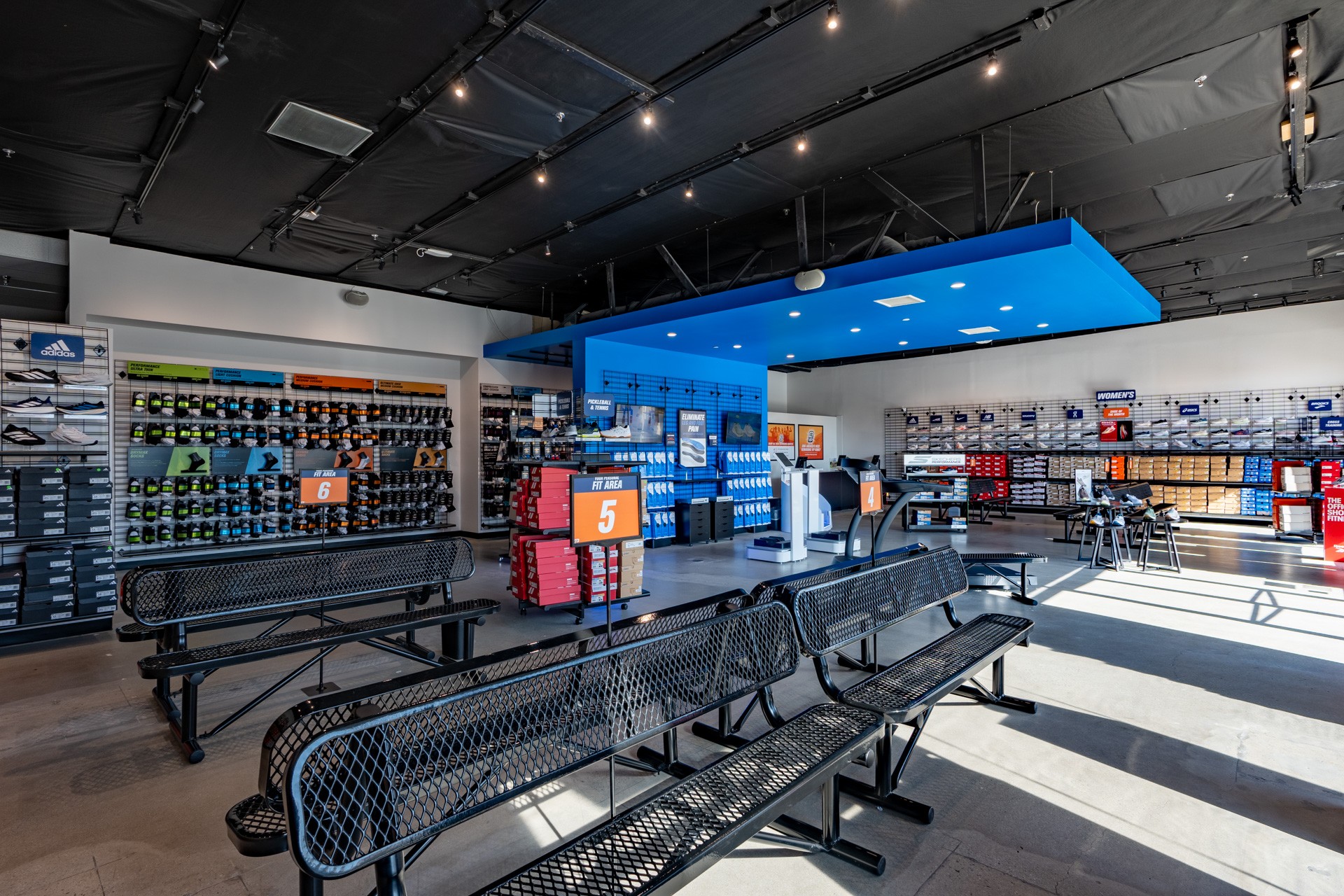 inside Road Runner Sports, Manhattan Beach, CA 360 Virtual Tour for Running Shoe Store
